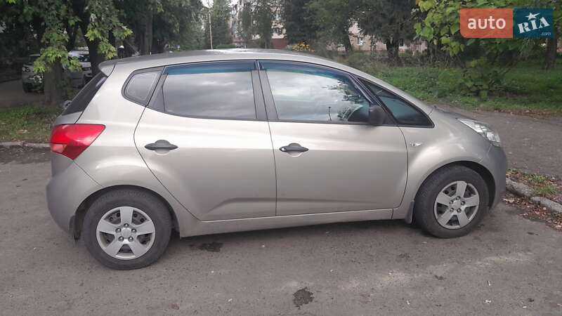 2011 kia venga