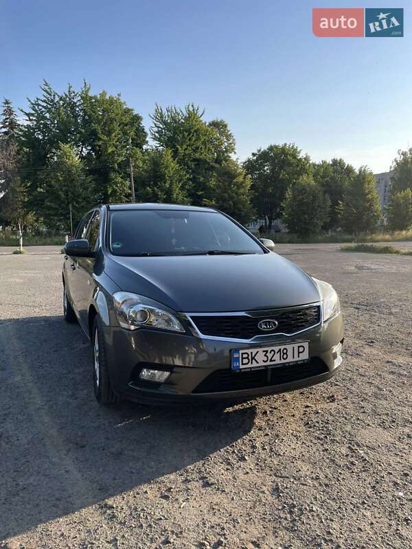 2011 kia ceed