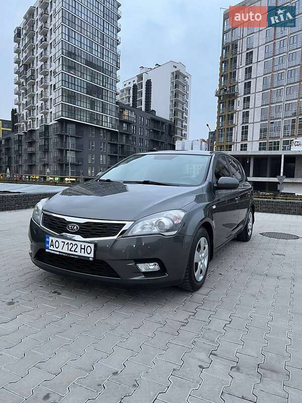 2011 kia ceed