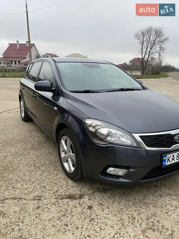 2011 kia ceed