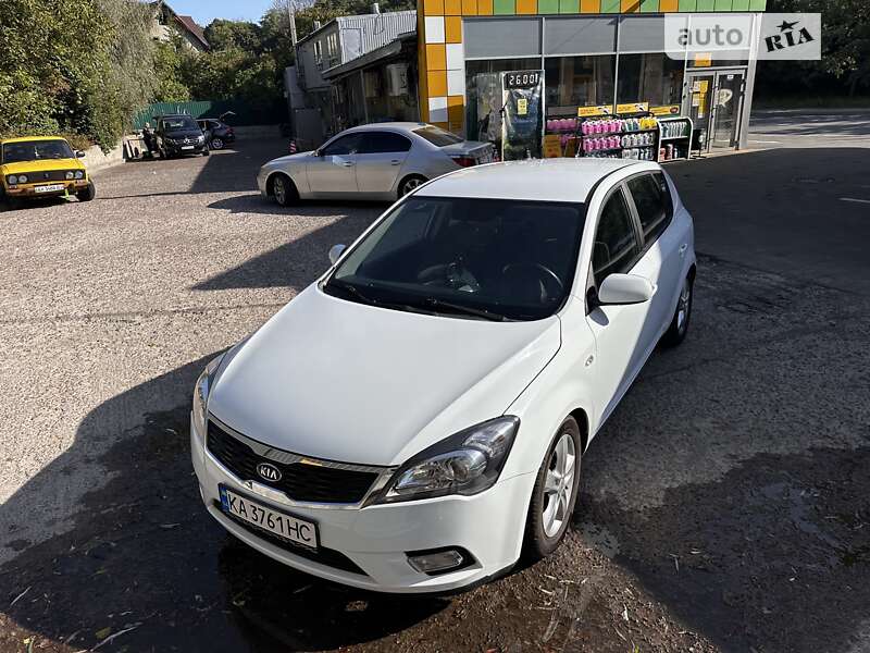 2012 kia ceed