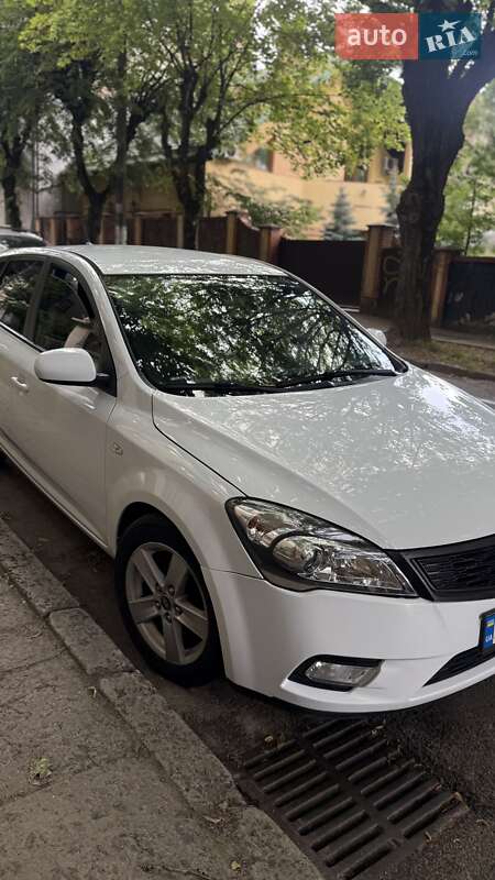 2012 kia ceed