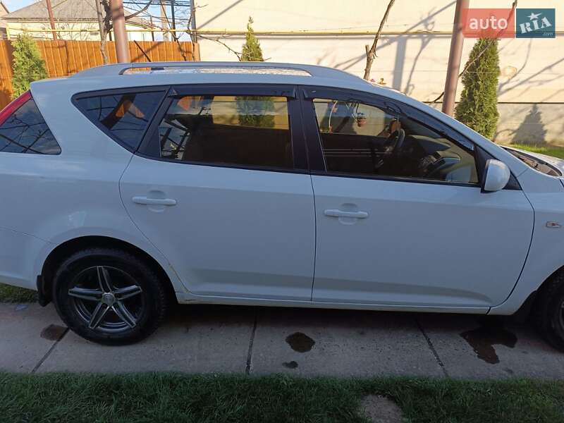 2011 kia ceed