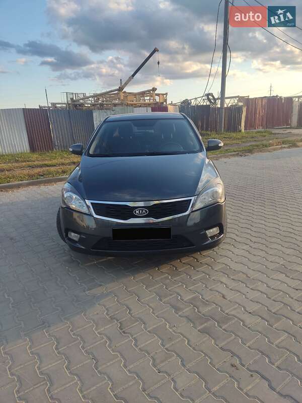 2011 kia ceed