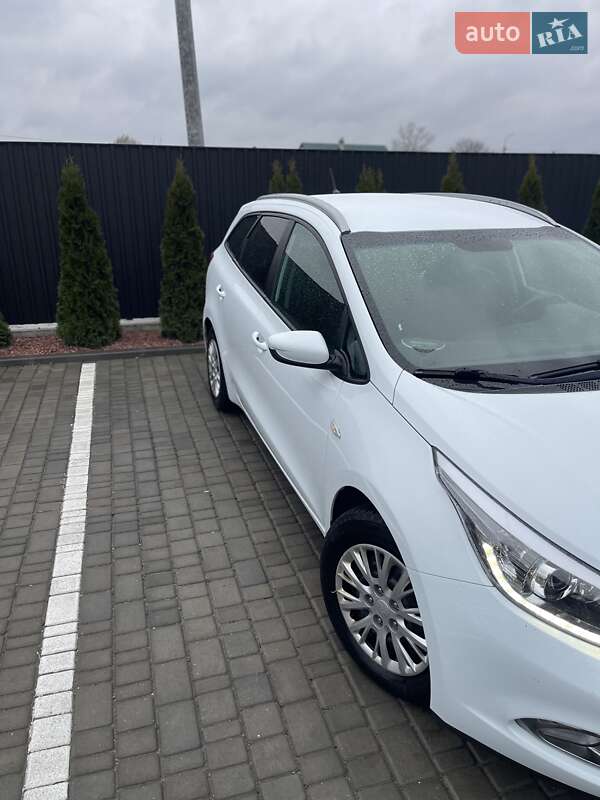2014 kia ceed
