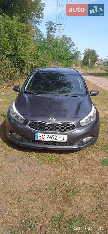 2012 kia ceed