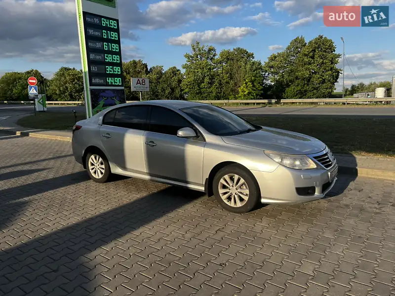 2011 renault latitude