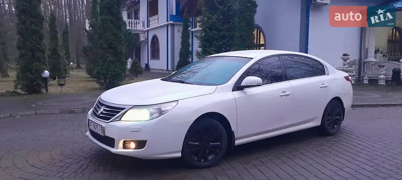 2012 renault latitude