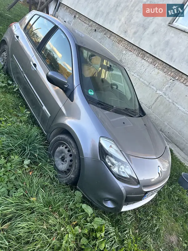 2010 renault clio
