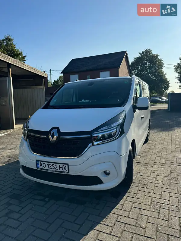 2020 renault trafic