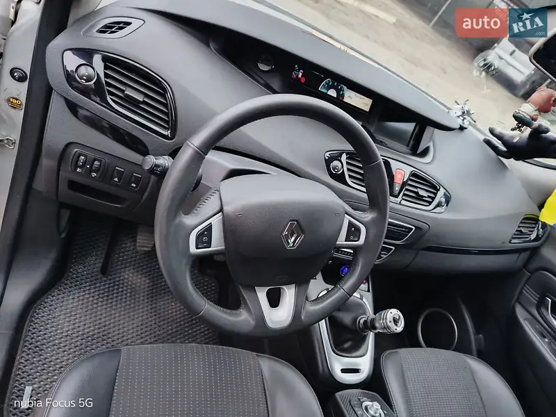 2011 renault megane scenic