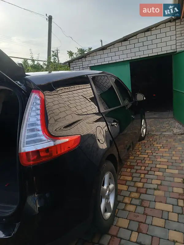 2011 renault grand scenic