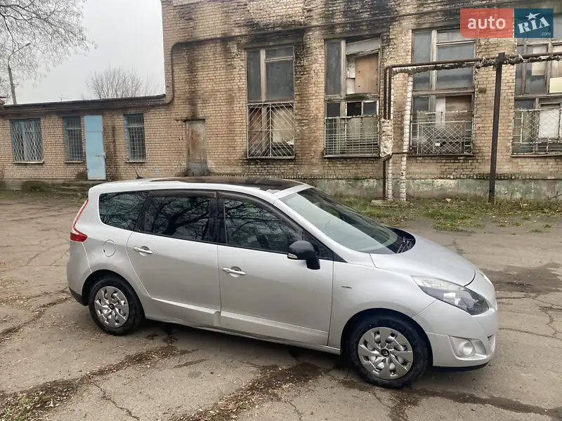 2011 renault megane scenic