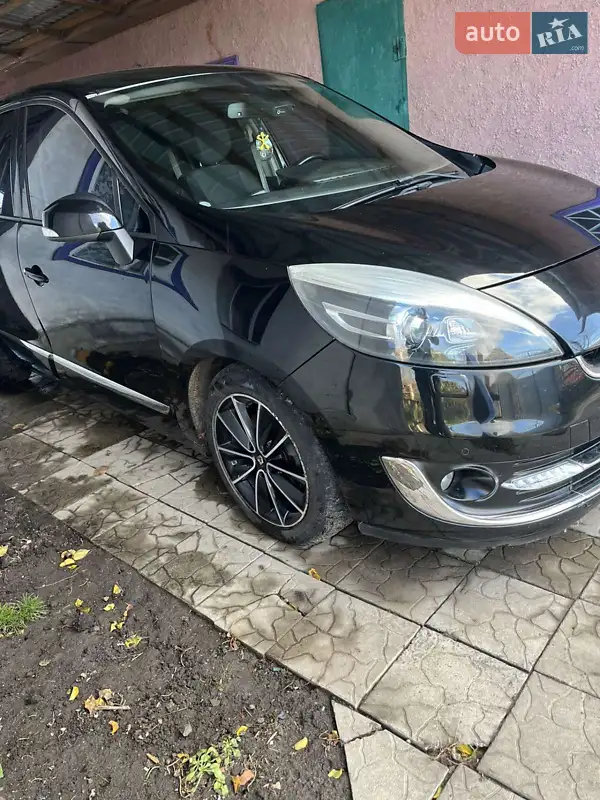 2012 renault grand scenic