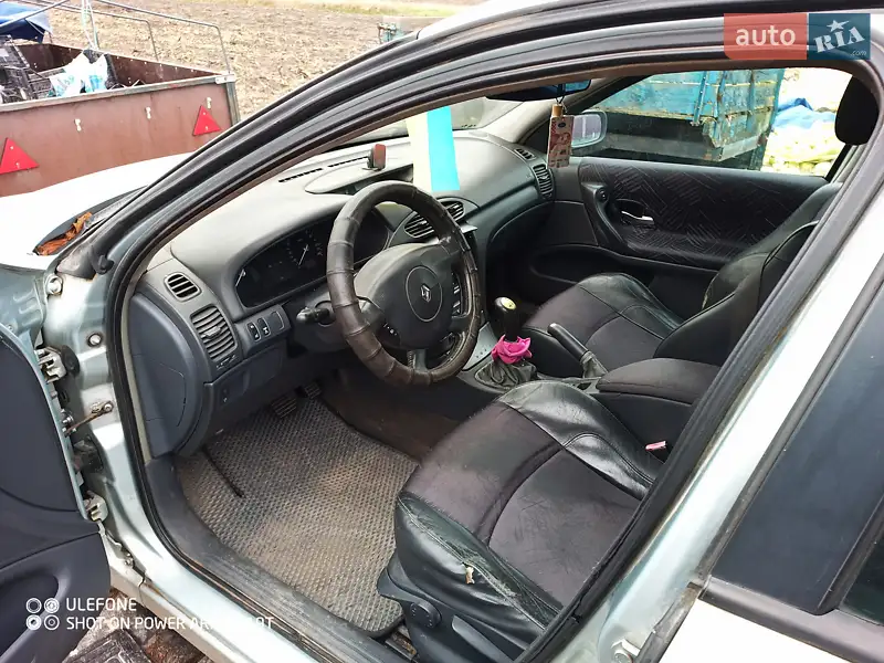 2004 renault laguna
