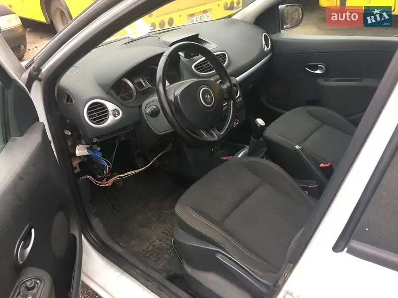 2011 renault clio
