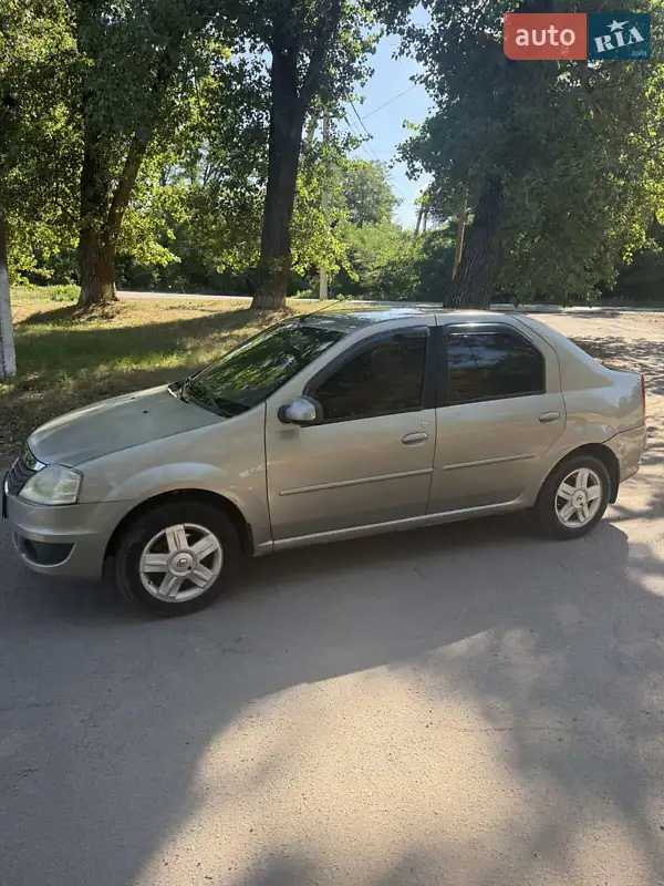 2011 renault logan