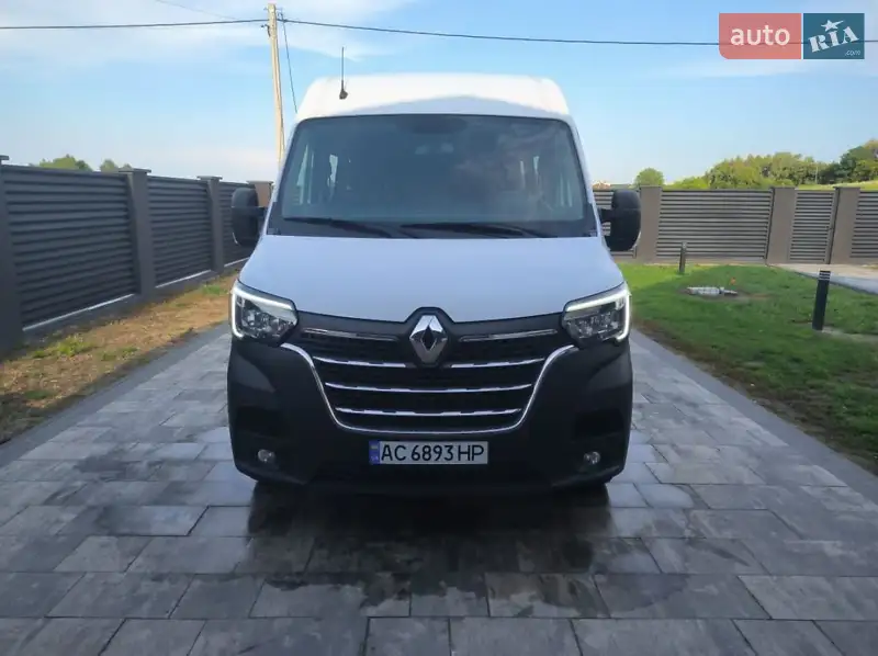 2021 renault master