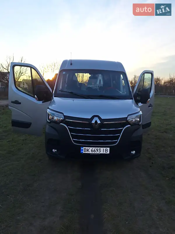 2020 renault master