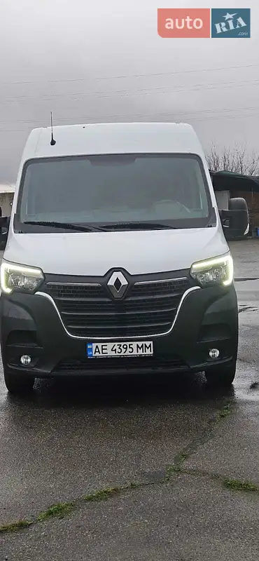 2023 renault master