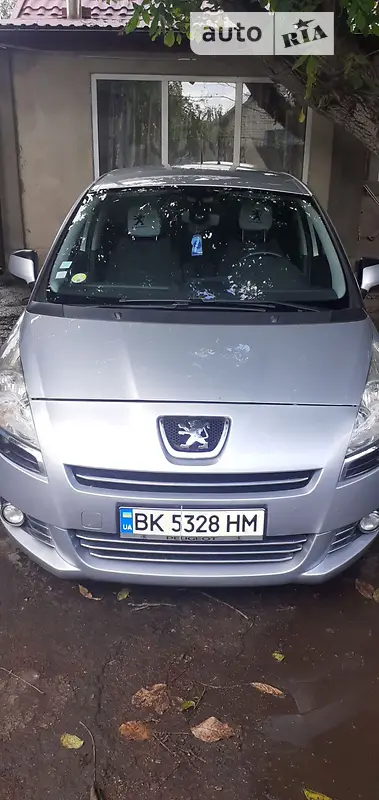 2011 peugeot 5008