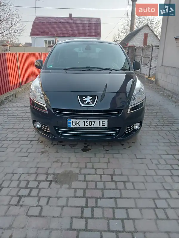 2011 peugeot 5008