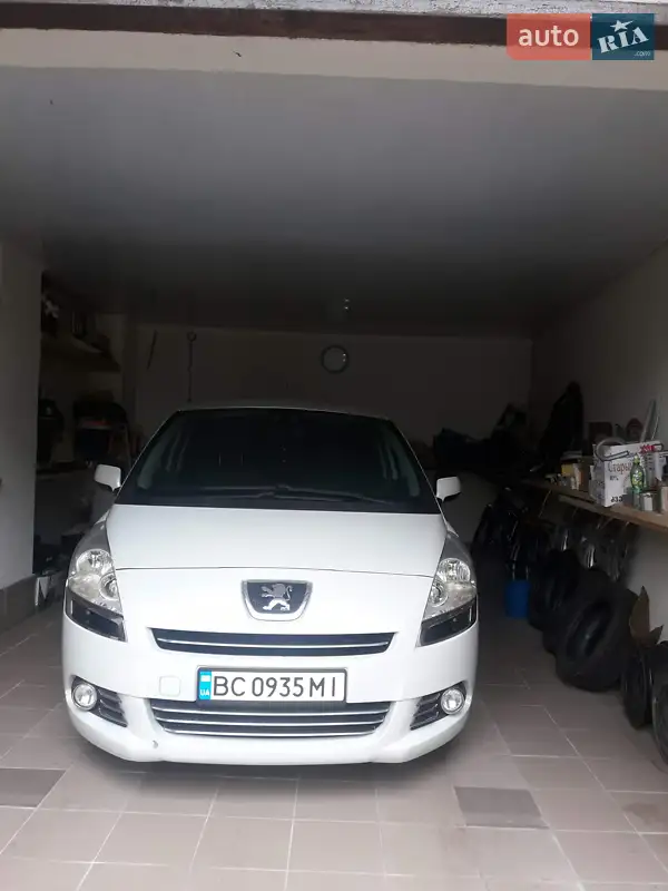 2012 peugeot 5008