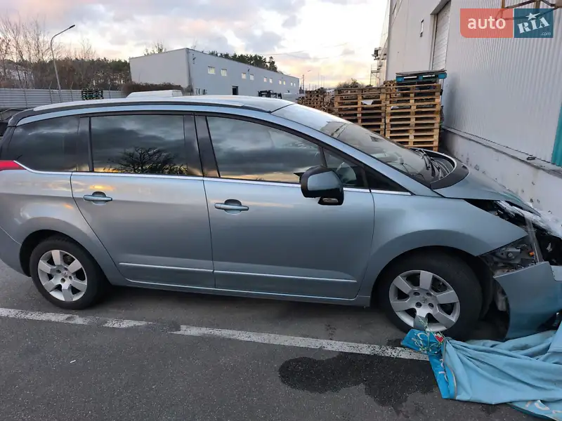 2011 peugeot 5008