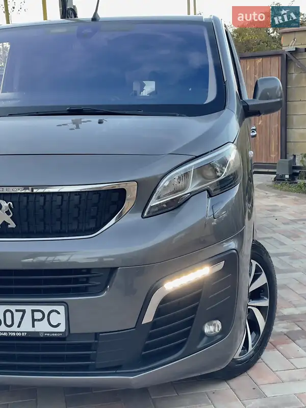 2018 peugeot traveller