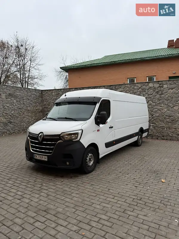 2020 renault master