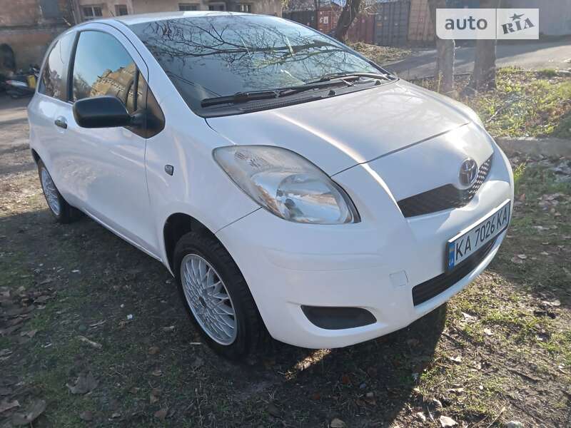 2010 toyota yaris