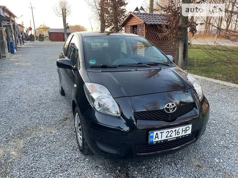 2011 toyota yaris