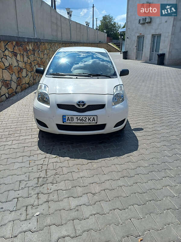 2011 toyota yaris