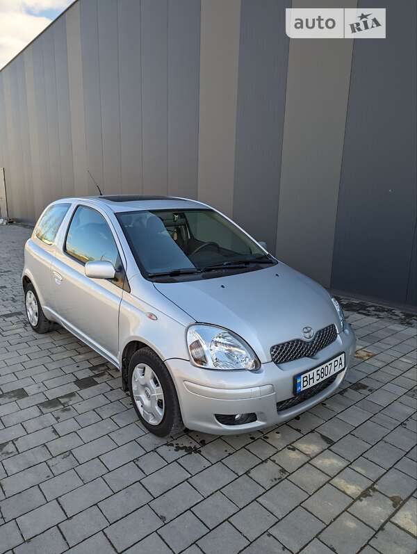 2004 toyota yaris
