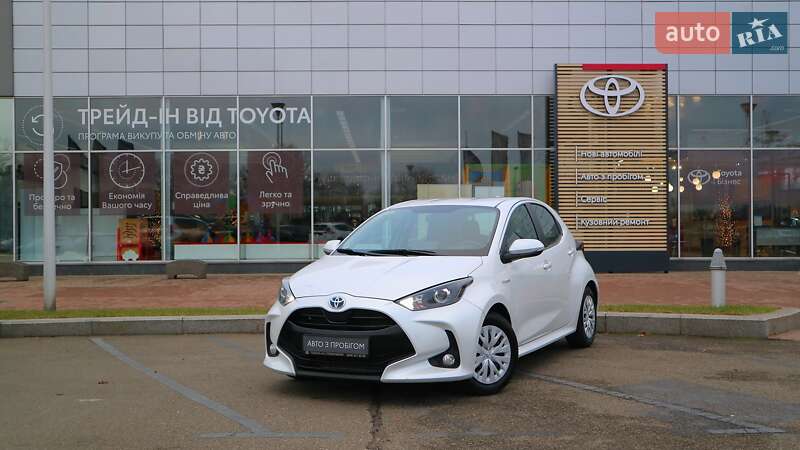 2020 toyota yaris hybrid