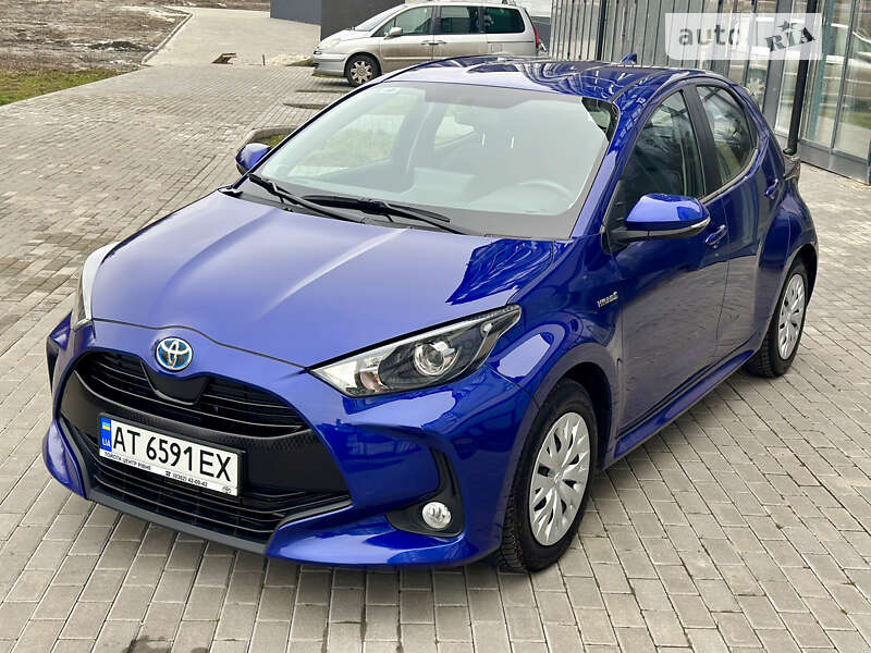 2020 toyota yaris-hybrid