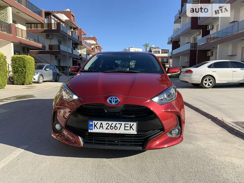 2021 toyota yaris hybrid