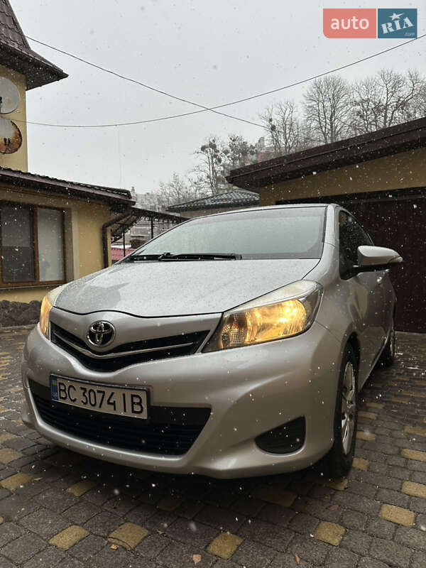 2012 toyota yaris