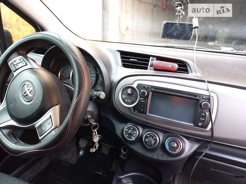 2011 toyota yaris