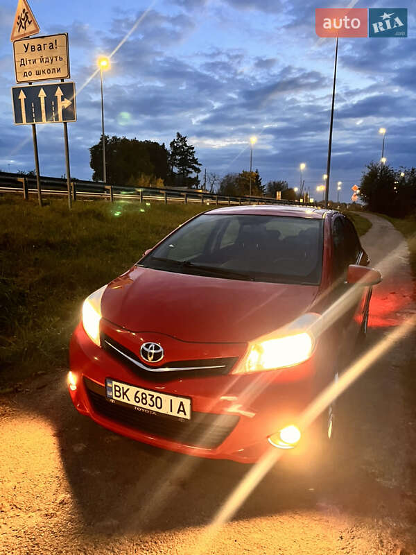 2012 toyota yaris