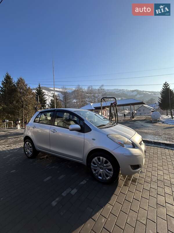 2010 toyota yaris