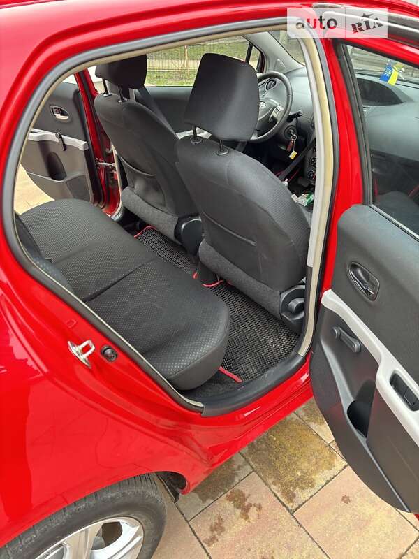 2010 toyota yaris