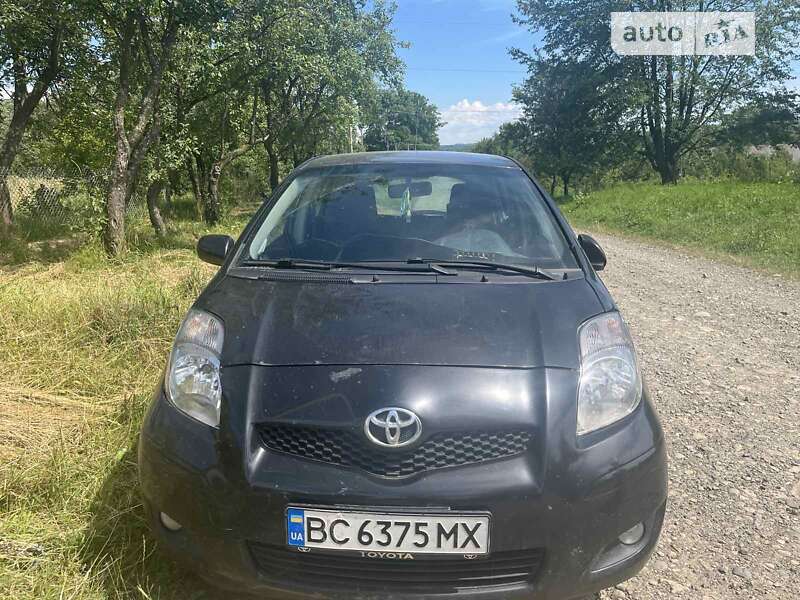 2011 toyota yaris