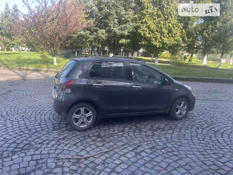 2010 toyota yaris