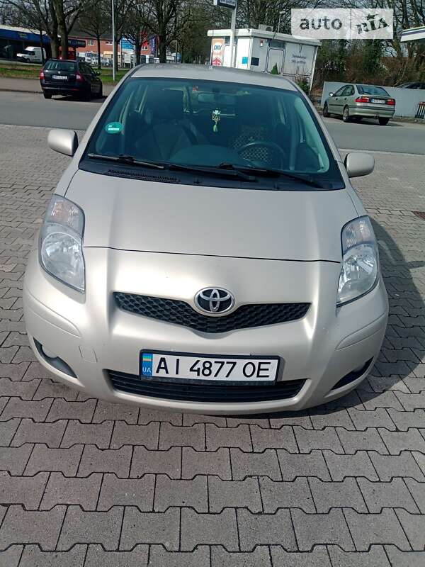 2011 toyota yaris