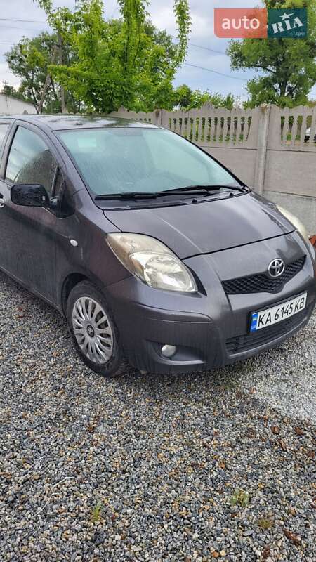 2011 toyota yaris