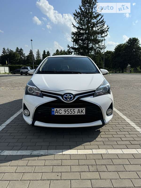 2015 toyota yaris hybrid