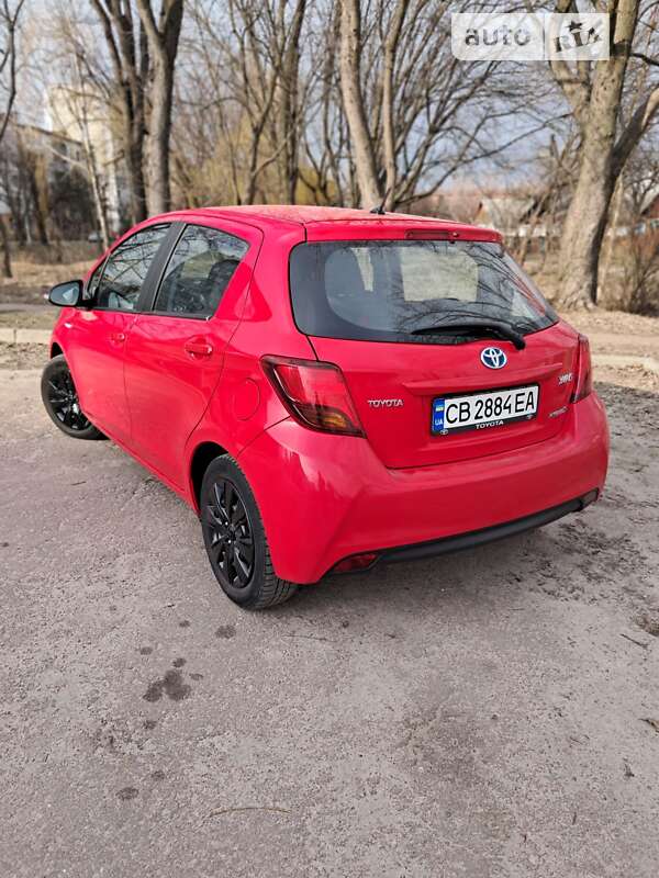 2015 toyota yaris hybrid