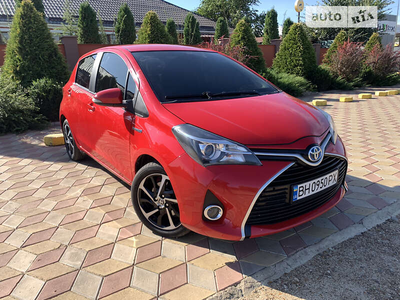 2015 toyota yaris hybrid