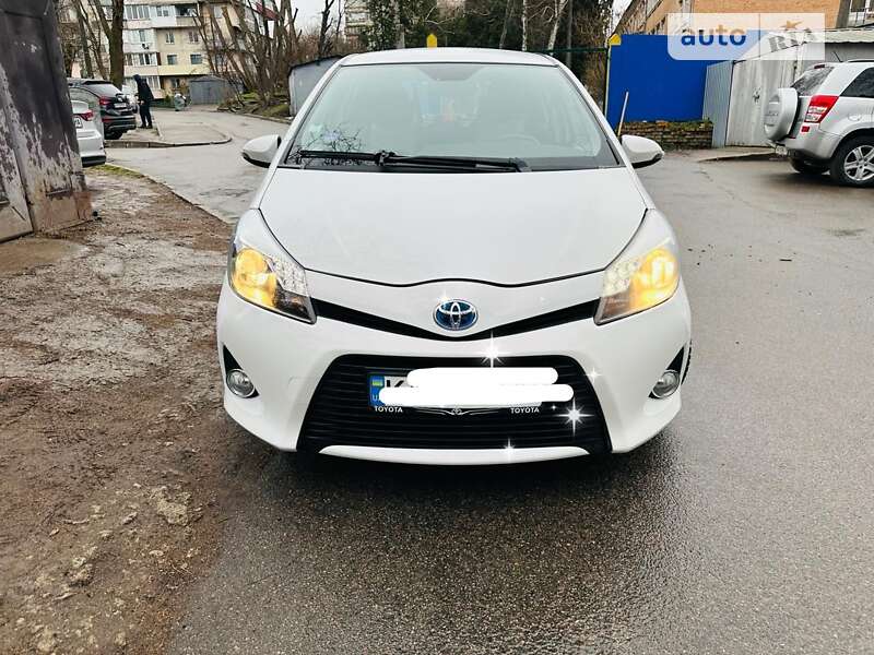 2014 toyota yaris hybrid